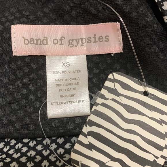 BAND OF GYPSIES‎ by URBAN OUTFITTERS Floral Print Dress in Black and White - Picture 2 of 5